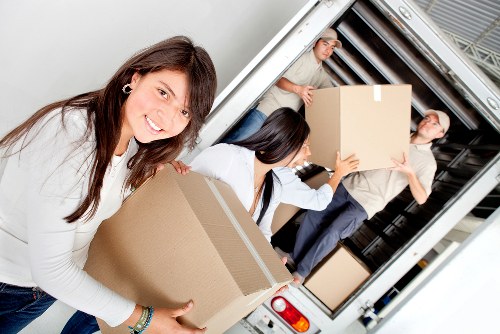Residential moving truck hire for homes and flats in New Eltham